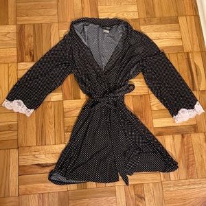 Donatella Silky Robe in Navy with Pale Pink Polka Dots and Lace Sleeve SZ S/M